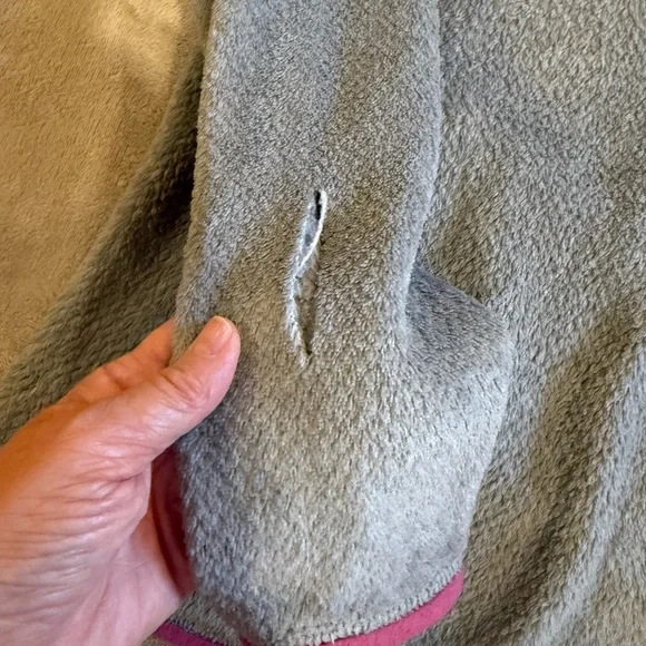 Patagonia Ladies’ S Fleece Jacket in  Lt. Gray and Pink (note flaws) 2 for $30 - Picture 7 of 11